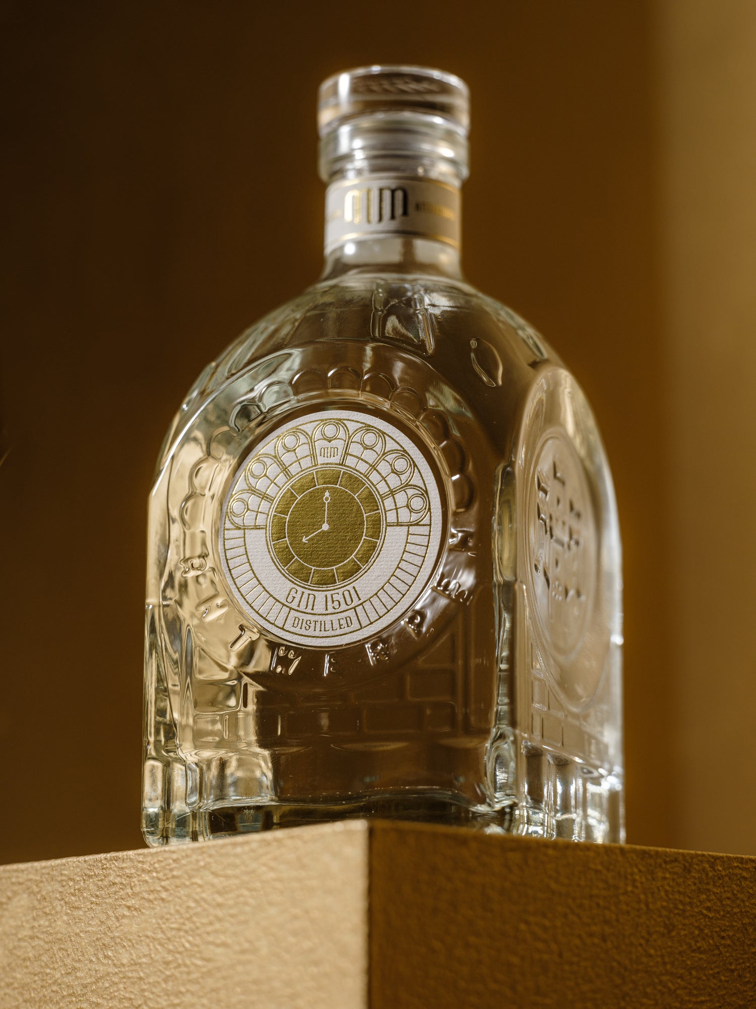 Close up van de Antwerpse Gin MM Antverpia