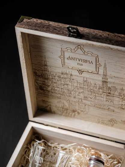 Rum 1550 Monumental Wooden Box